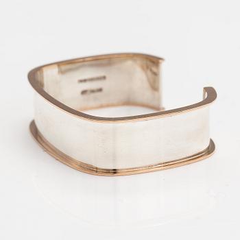 Pekka Piekäinen, A sterling silver and 14K gold bracelet. Auran Kultaseppä, Turku 1976.