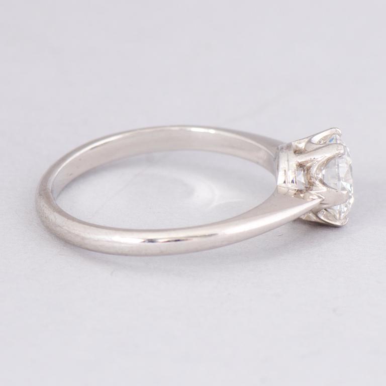 RING, briljantslipad diamant, 18K vitguld. A. Tillander, Helsingfors 2003.