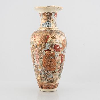 A Satsuma-ware vase, Japan,beginning of the 20th century.