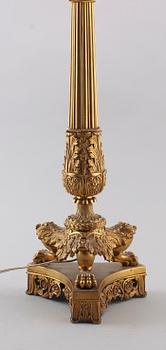 BORDSLAMPA, förgylld mässing, gustaviansk stil, 1900-talets första hälft.