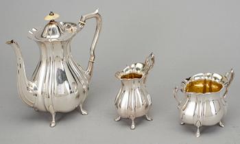 KAFFESERVIS, 3 delar. Silver. Guldsmedsaktiebolaget GAB, Stockholm 1925. Total vikt ca 1065 gram.