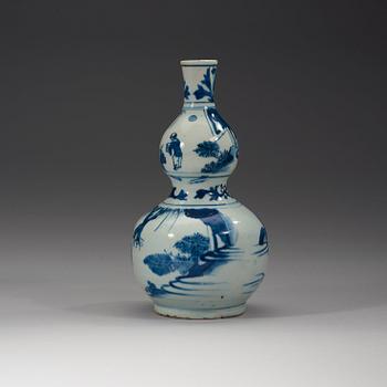 A blue and white Transitional kalebass vase, 17th century.