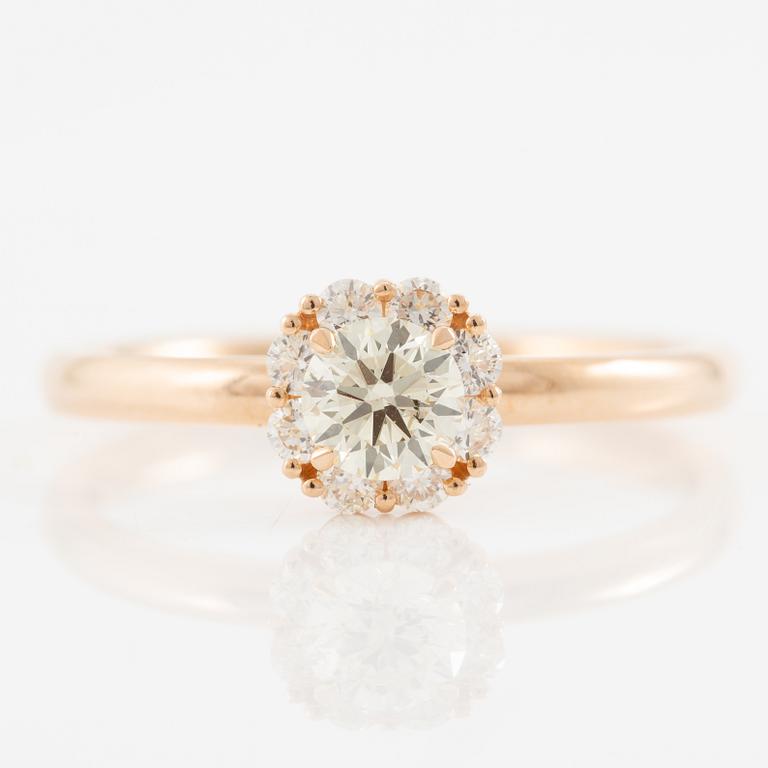 Ring in 18K gold set with brilliant-cut diamonds.