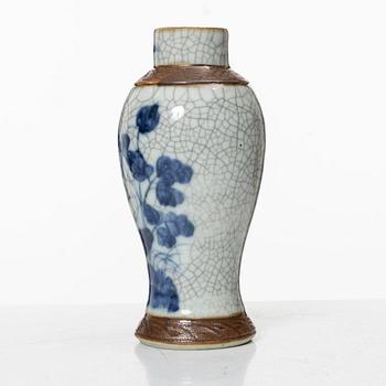 A Chinese porcelain vase and a bowl, around 1900.
