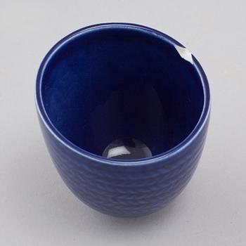 34 pieces of porcelain tableware by Hertha Bengtson for Rörstrand, model "Blå eld", second half of the 20th century.