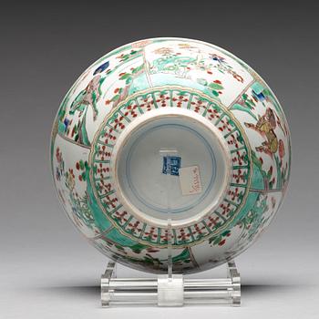 A famille verte bowl, Qing dynasty, Kangxi (1662-1722).