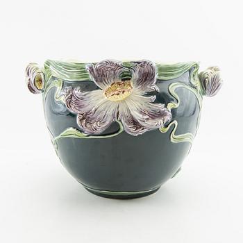 Outer casing Jugend early 1900s stoneware.