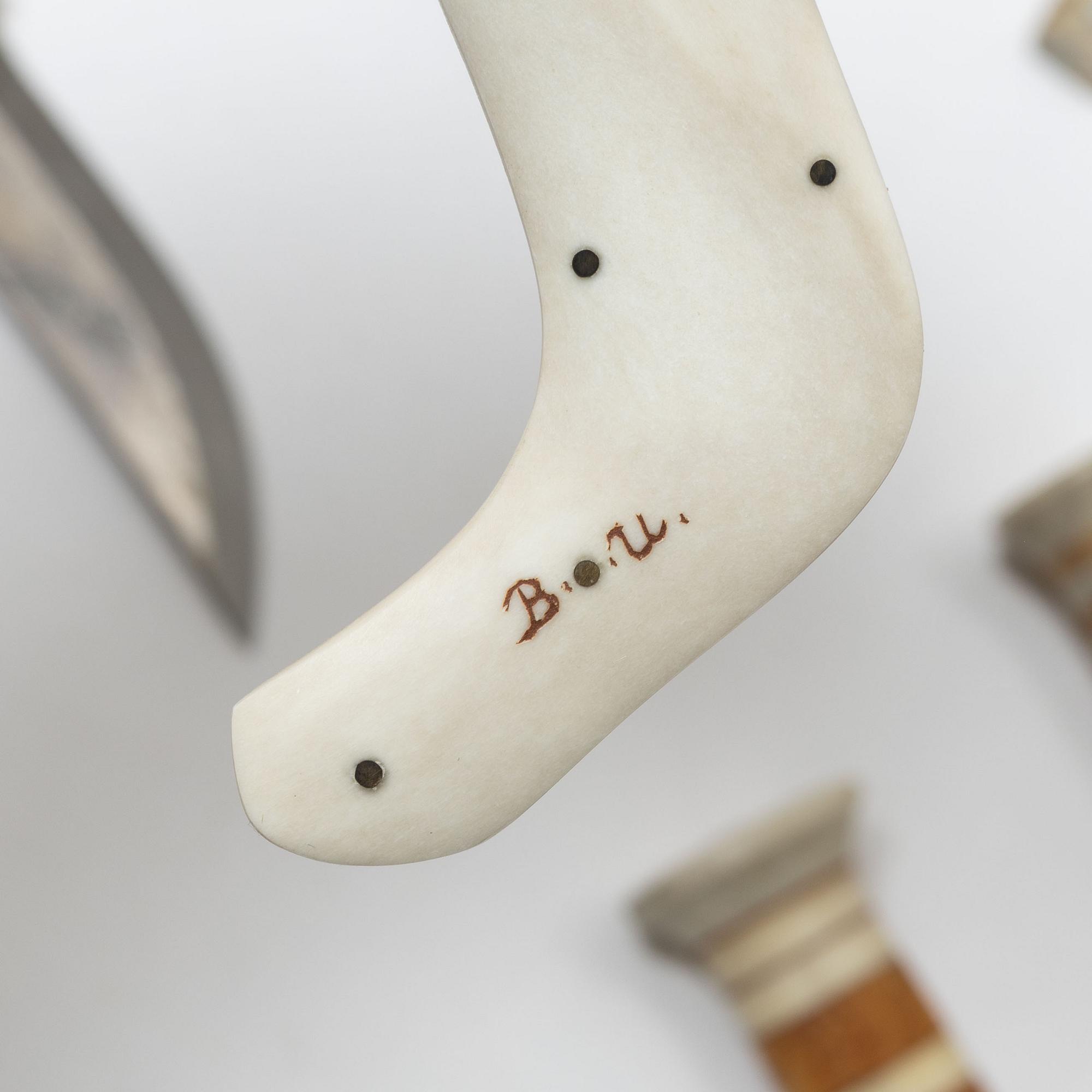 Eight knives, of which seven are half-horn knives, signed.