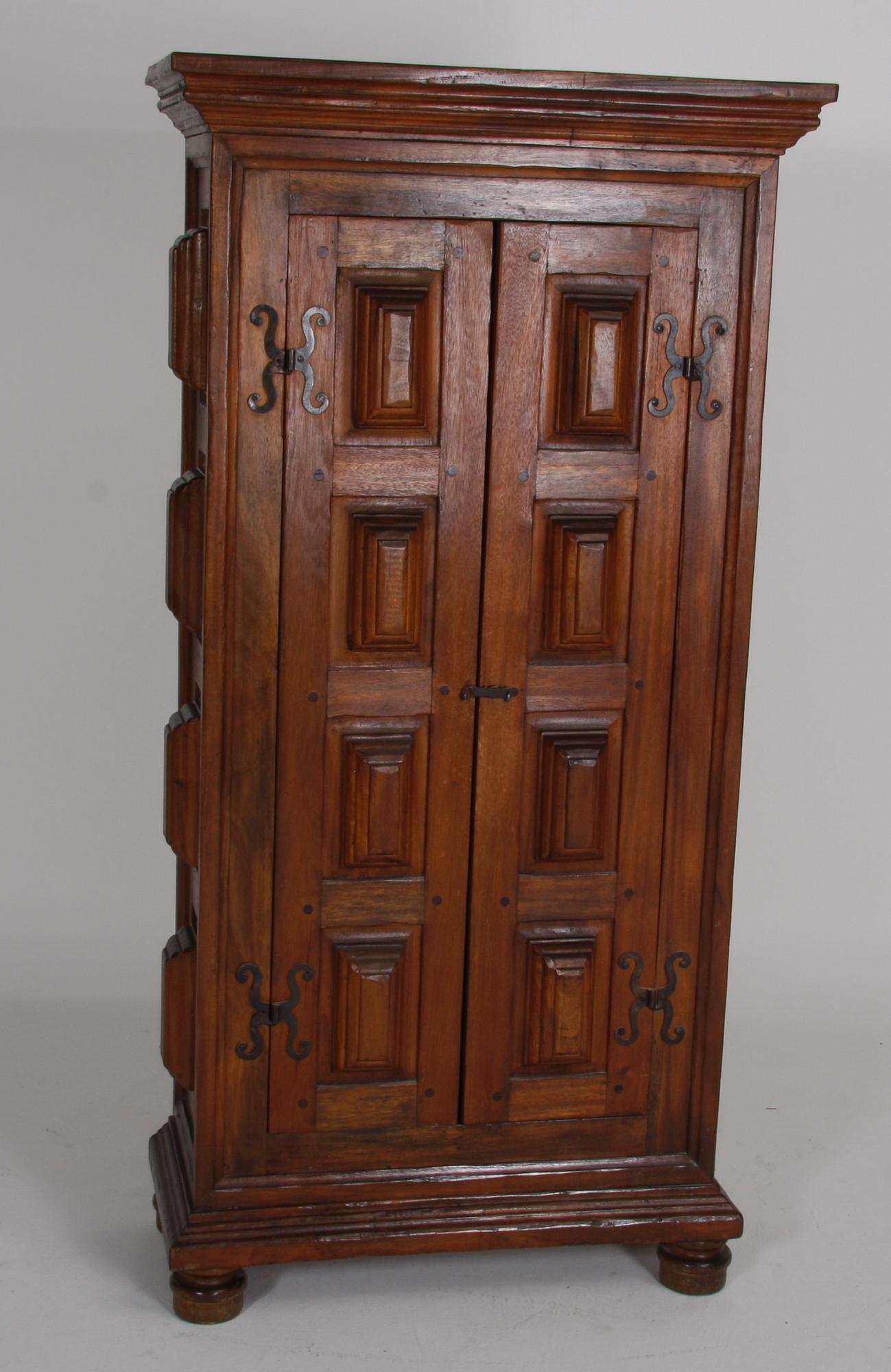 SKÅP, barockstil. 1800/1900-tal.