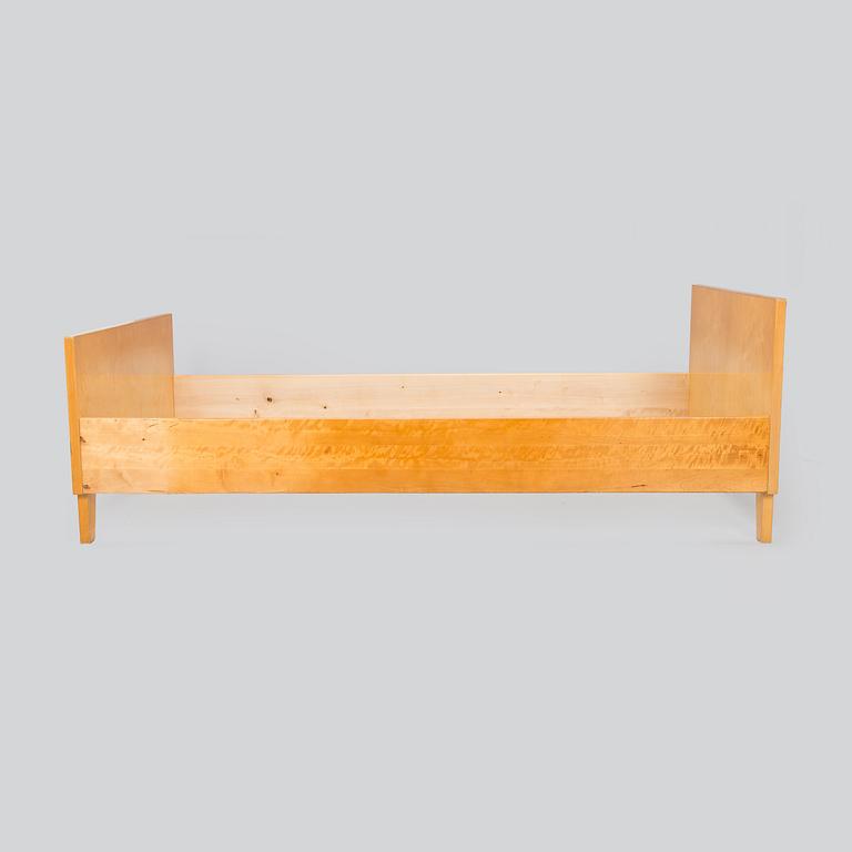 sänky, malli 130, Artekin piirustuskonttori, O.Y Huonekalu- ja Rakennustyötehdas A.B. 1950-luvun alku.