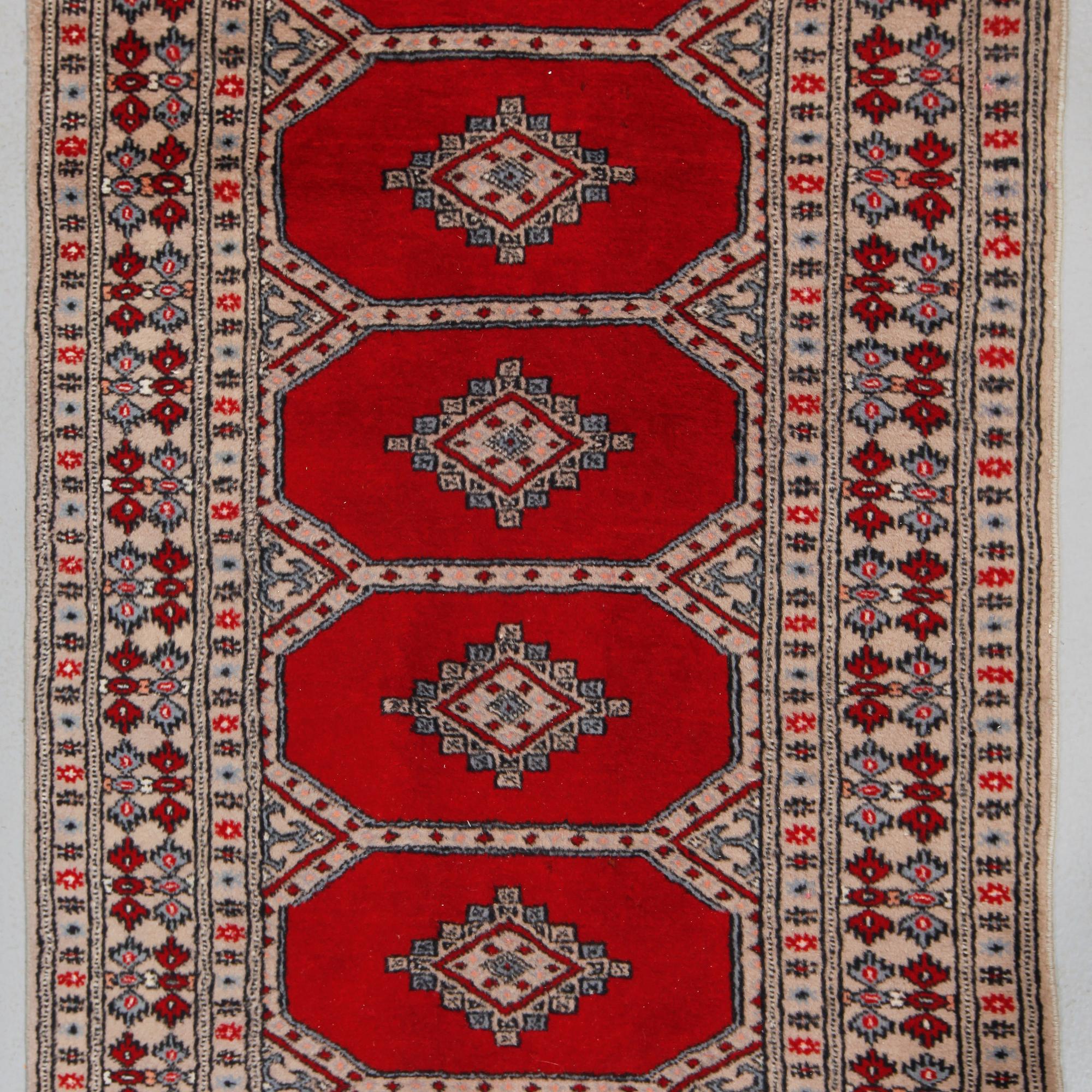 GALLERIMATTA, Pakistan, signerad, 440 x 82 cm.