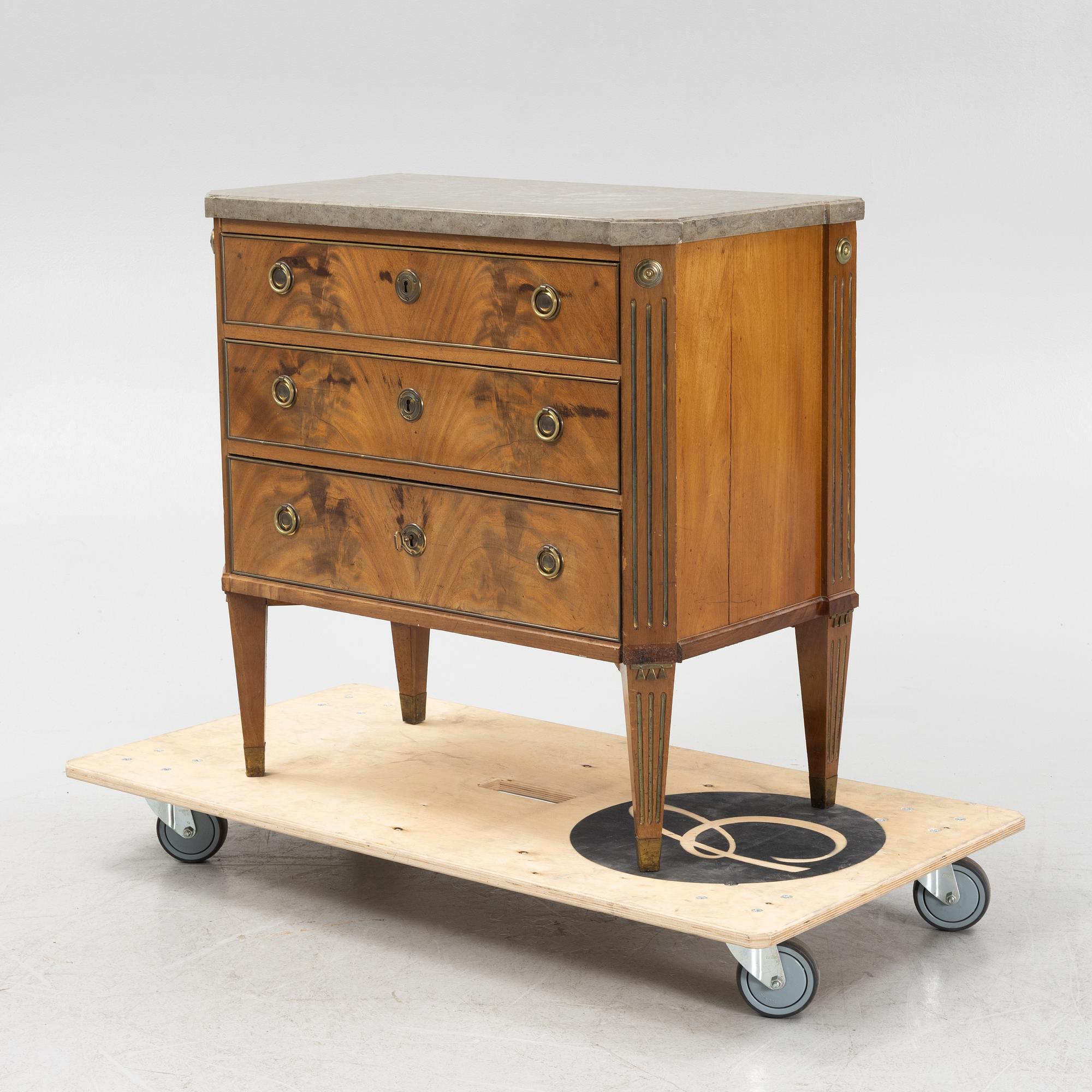 A late Gustavian style chest of drawers, early 20th Century.