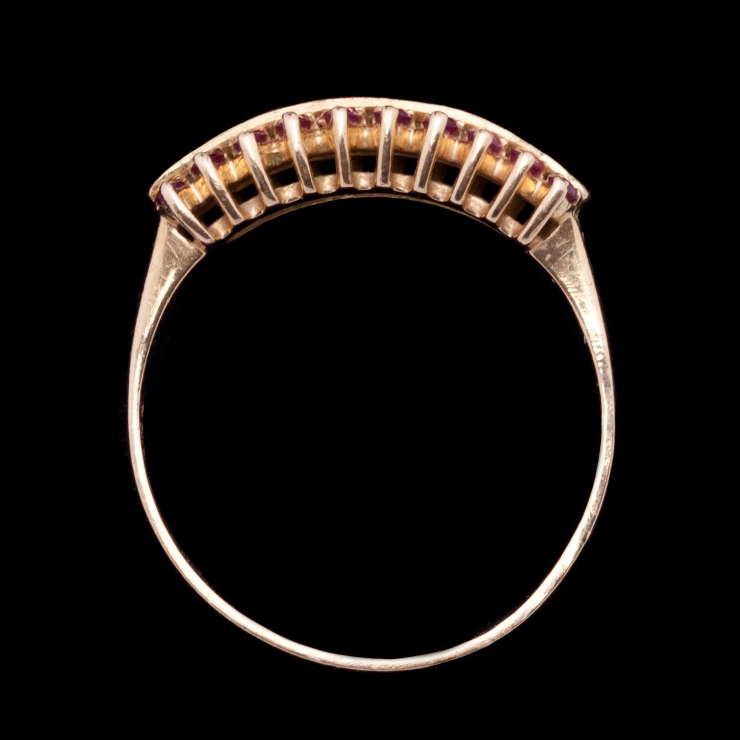 RING, 18k guld med små diamanter samt rubiner. Vikt ca 2 g.