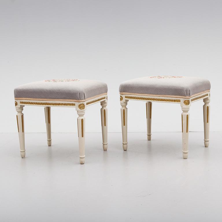 TABURETTER, 1 par, gustaviansk stil, 1900-talets första hälft.