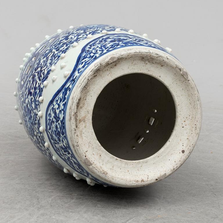 PALL, porslin, Kina, 1800-tal.