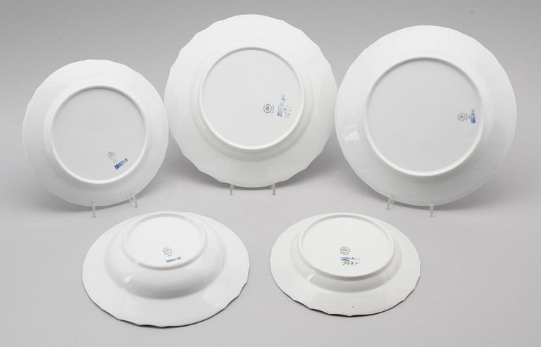 SERVISPORSLIN, 34 delar, porslin, "Blå Blomst", Royal Copenhagen.