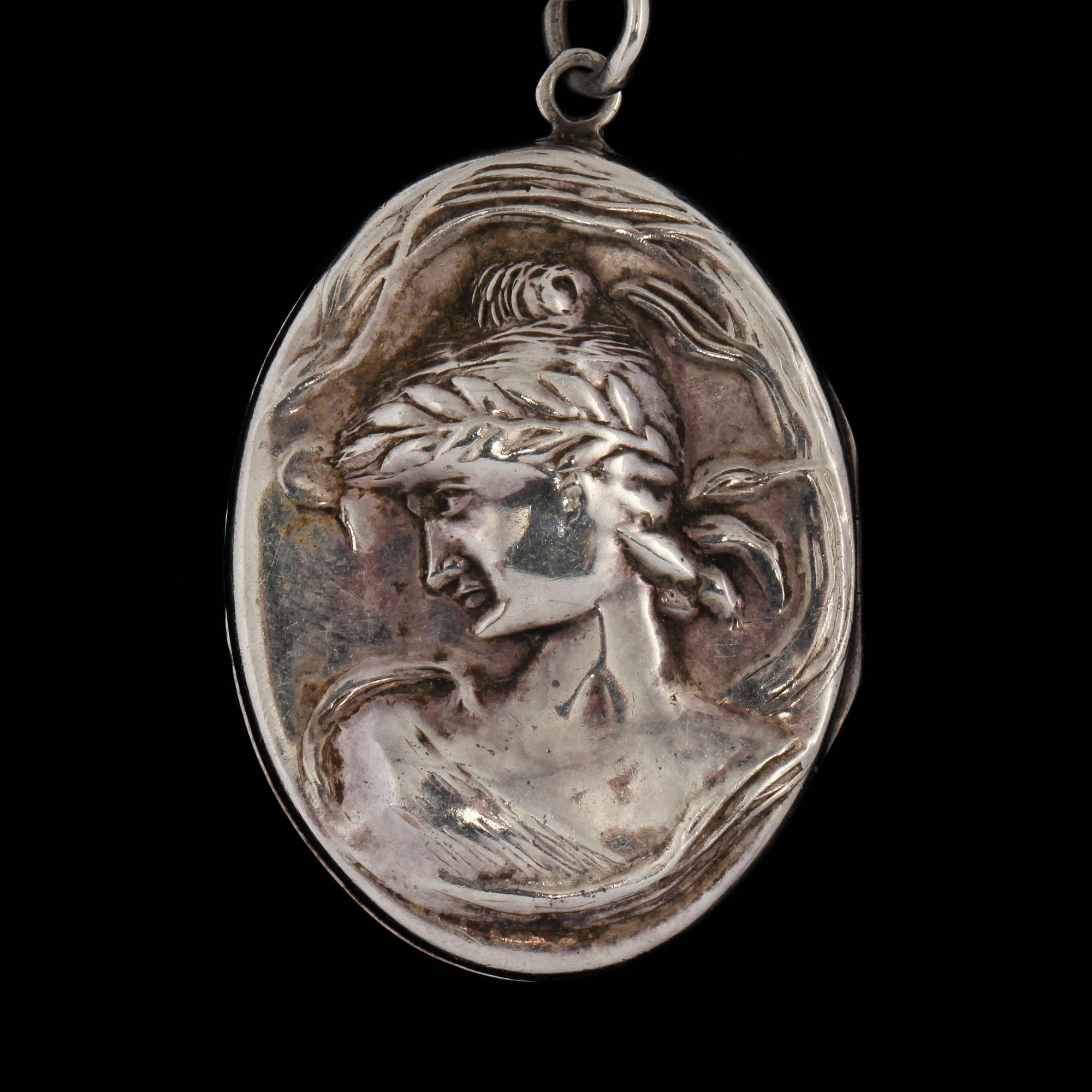 BERLOCK, sterlingsilver, omkring 1900-talets mitt. Vikt 16 g.