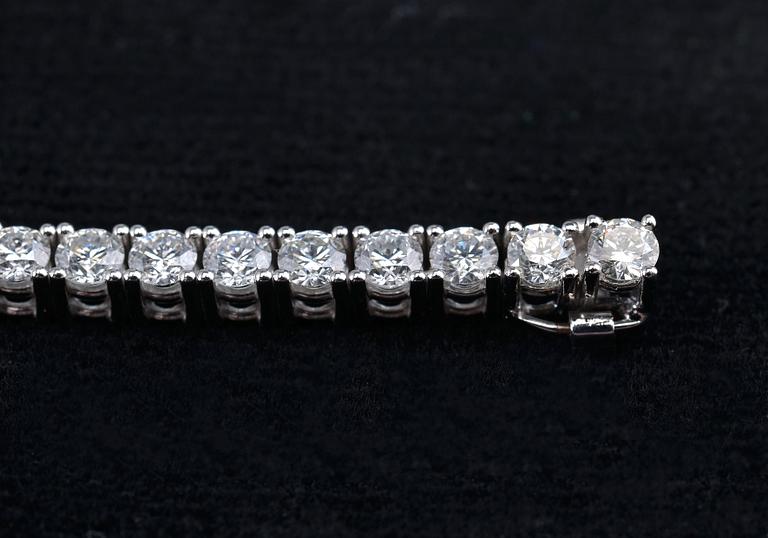 RANNEKORU, briljanttihiottuja timantteja 5,6 ct. H/si 18K valkokultaa. Pituus 18 cm, paino 14 g.