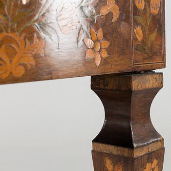 A LATE BAROQUE DUTCH CENTER TABLE, 18TH CENTURY.