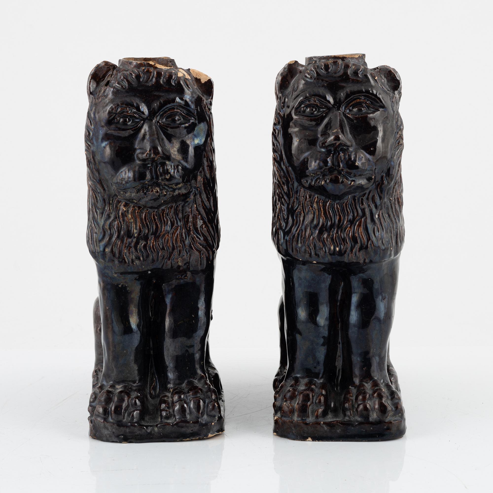 Vaser, ett par, lergods, England 1800-tal.