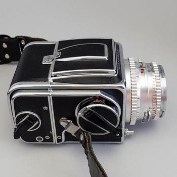 Hasselblad 500/C Camera no TI54816 with from 1964 with five lenses inluding a chrome S-Planar 1:5:6 f=120.