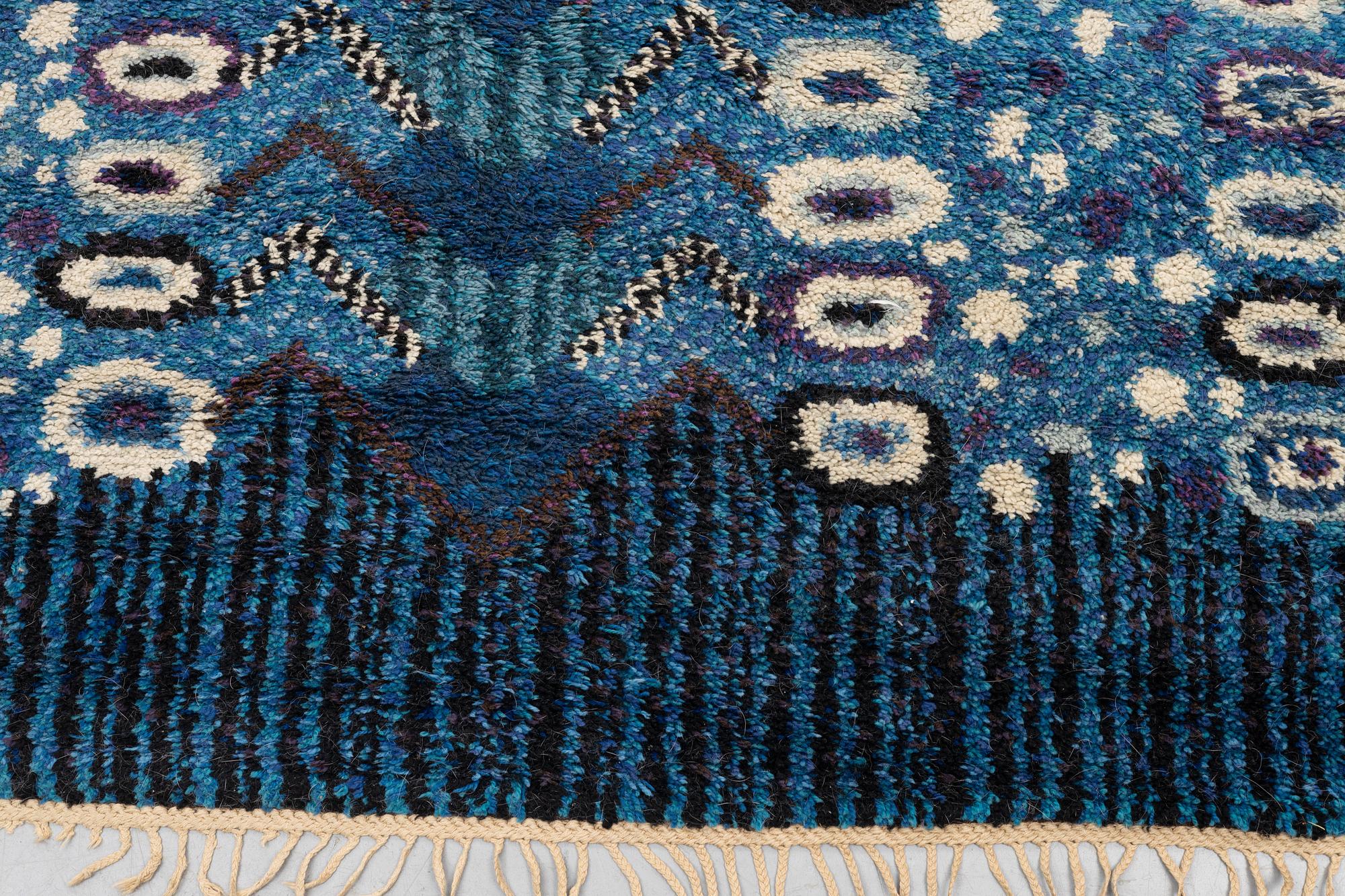 Berit Koenig, matta, "Påfågelsmattan", rya, ca 360 x 245 cm, Svensk Hemslöjd, osignerad.