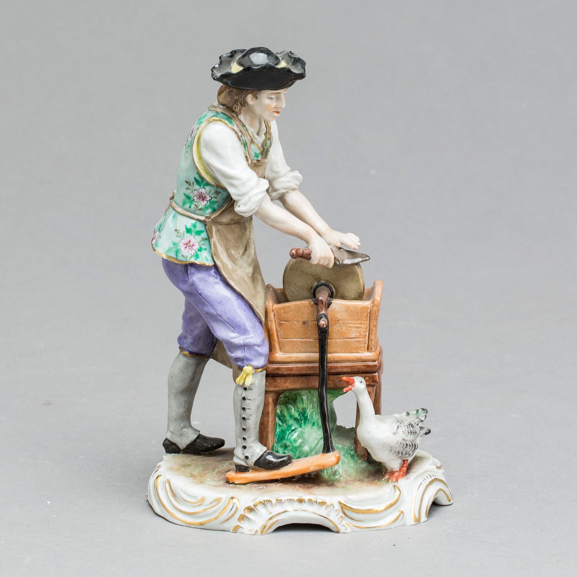 FIGURIN, Capo di Monte-liknande märke, porslin, 1900-tal.