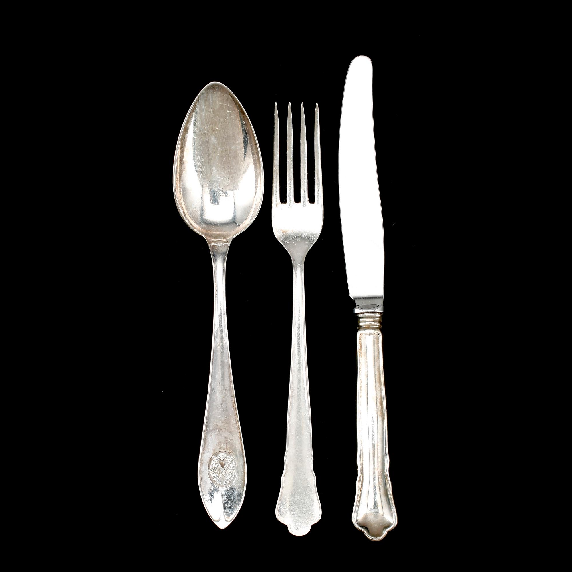 PARTI BESTICK, silver, 21+ 11 GAB vikt exklusive knivar ca 862 gram(inklusive knivar ca 1540 gram). 1990-tal.