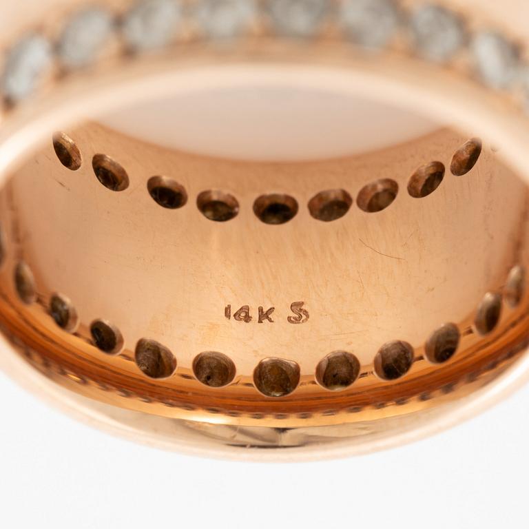 Ring 14K guld med diamanter.