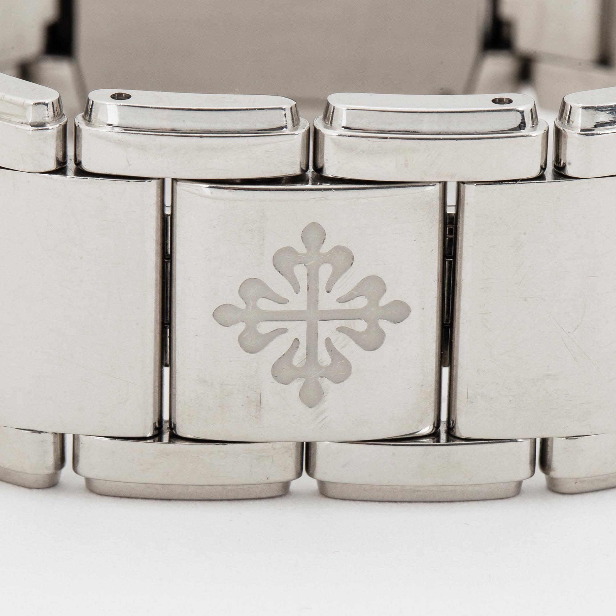 PATEK PHILIPPE, Genève, Twenty-4, wristwatch, 25,1 x 26 (30) mm.