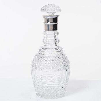 Karaffer med propp, ett par, glas, England/Irland 1800-tal med senare silverskoning.