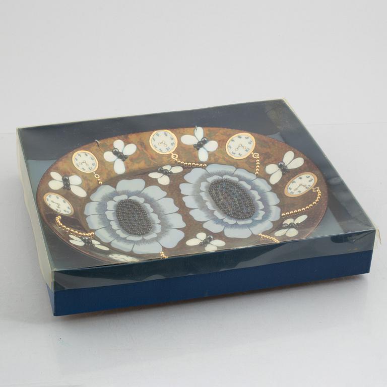 Birger Kaipiainen, a ceramic dish, 'Duetto', Arabia Art, Finland 1983.