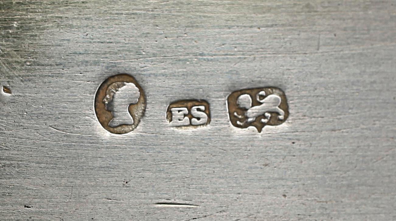 SNUSDOSA, silver, trol Edward Smith, Birmingham, England, 1844. Vikt 65.