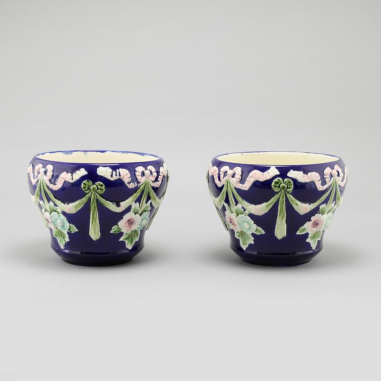 A pair of majolica flower pots, early 20th century.