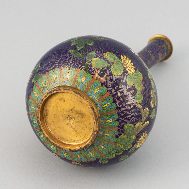 Vas, cloisonné. Kina, 1900-tal.