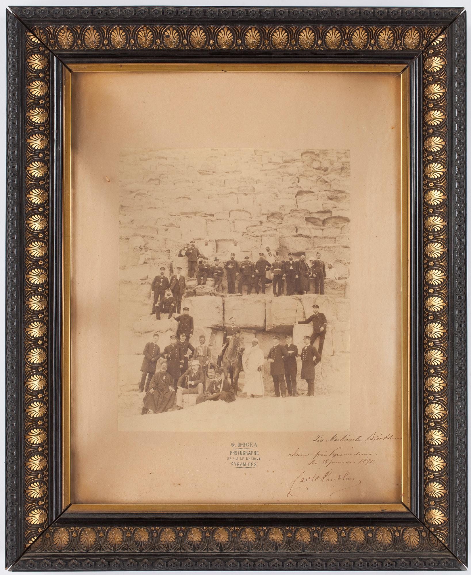 FOTOGRAFI, fartygsbesättning i Egypten, daterad 1890.