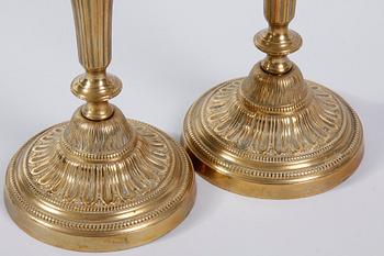 LJUSSTAKAR, ett par, mässing, Louis XVI-stil, 1900-tal.