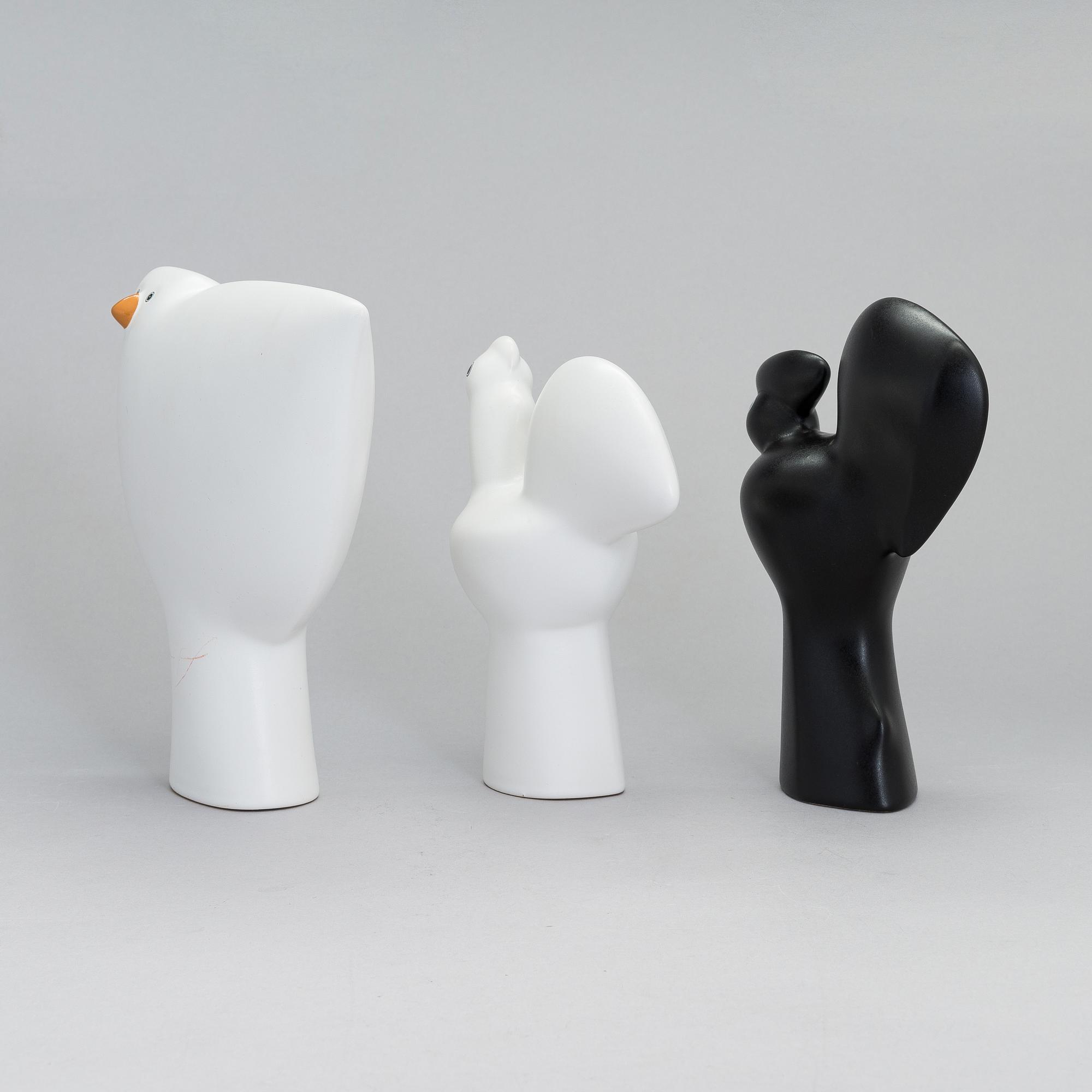 Howard Smith, figuriineja, 3 kpl, keramiikkaa, sarjasta Parvi, Arabia 1900-luvun loppu.