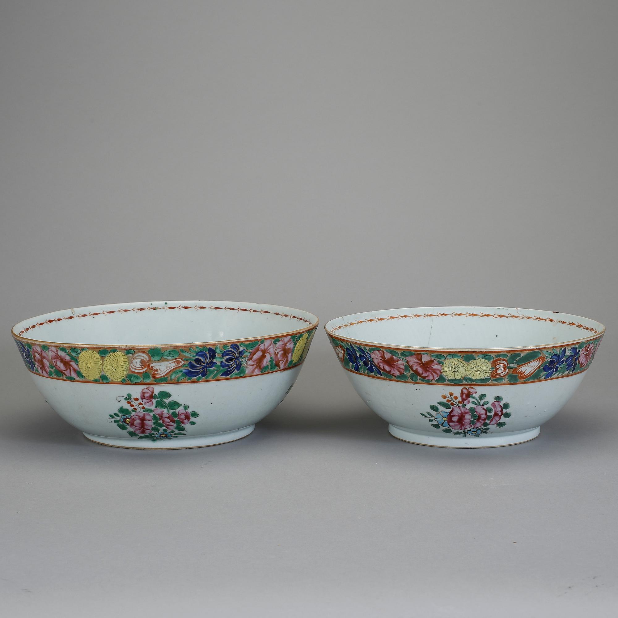 BÅLSKÅLAR, 2 stycken snarlika, kompaniporslin, Kina, 1700-tal.