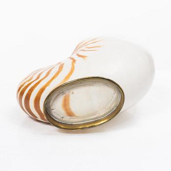 Firma Svenskt Tenn, shells 4 pcs, including one Nautilus shell with a brass mount.