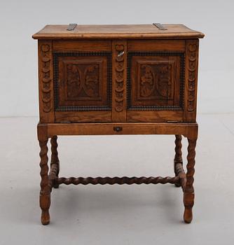 BESTICKSCHATULL,  troligen 1700-tal.