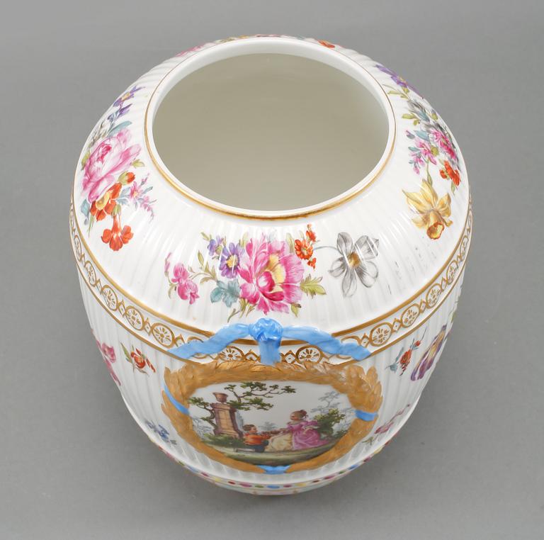 URNA, porslin, KPM, Berlin, 1900-talets första hälft.