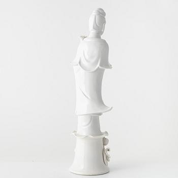 A Chinese bland cde Chine figure of a Guanyin, 20th century.