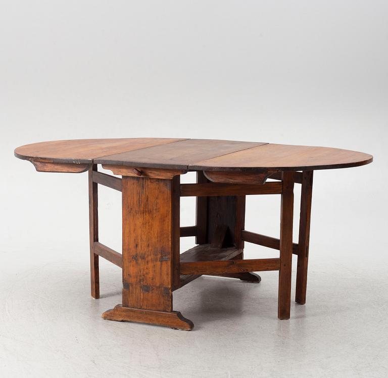 A gate-leg table, 18th/19th Century.