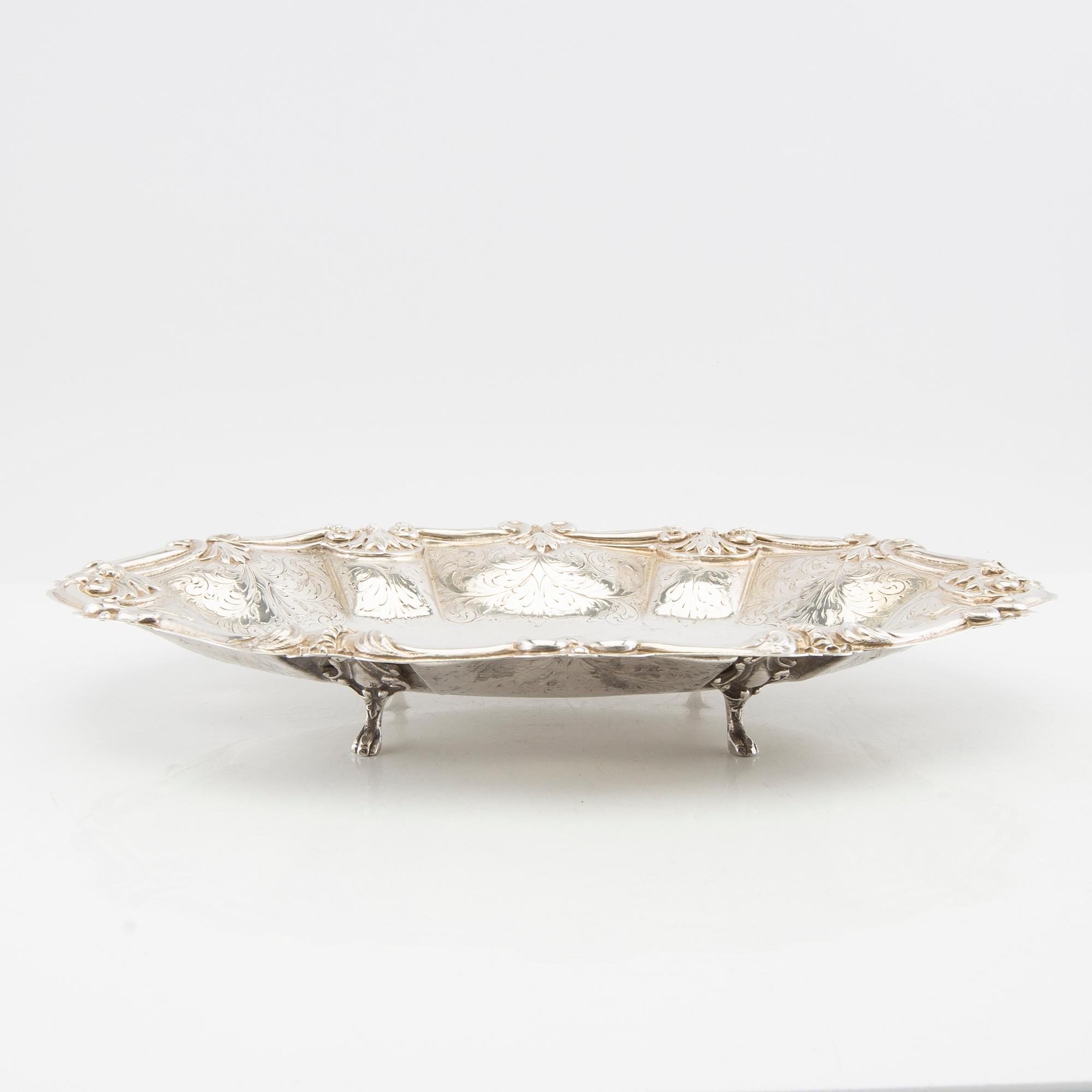 Carl Hoff bowl in baroque style, silver with Swedish import hallmarks, Helsingborg 1934.