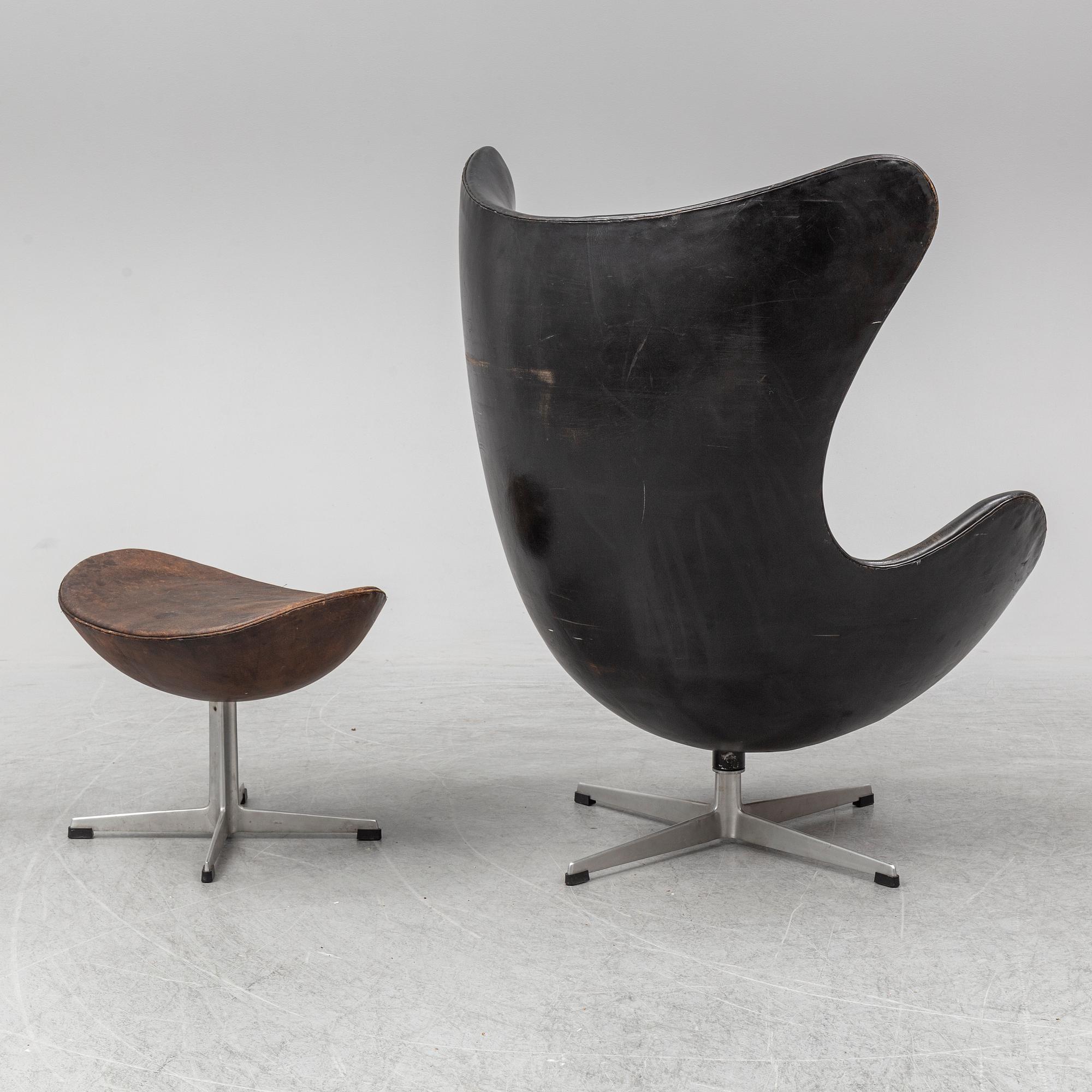 ARNE JACOBSEN, an 'Egg' leather covered easy chair and ottoman, Fritz Hansen, Denmark.