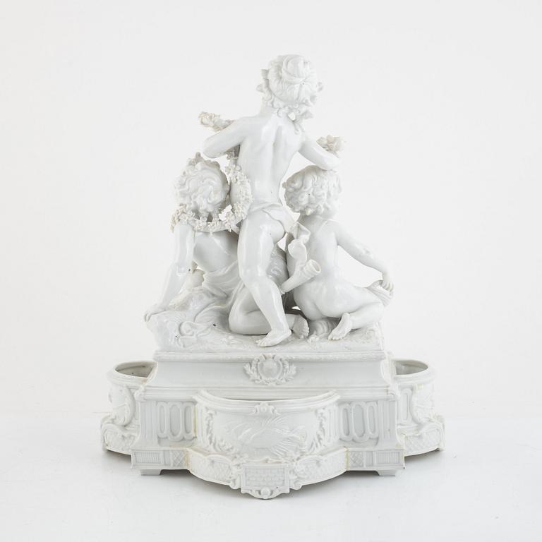 Table decorations, 5 pieces, porcelain, Naples and Naples-like mark, 20th century.