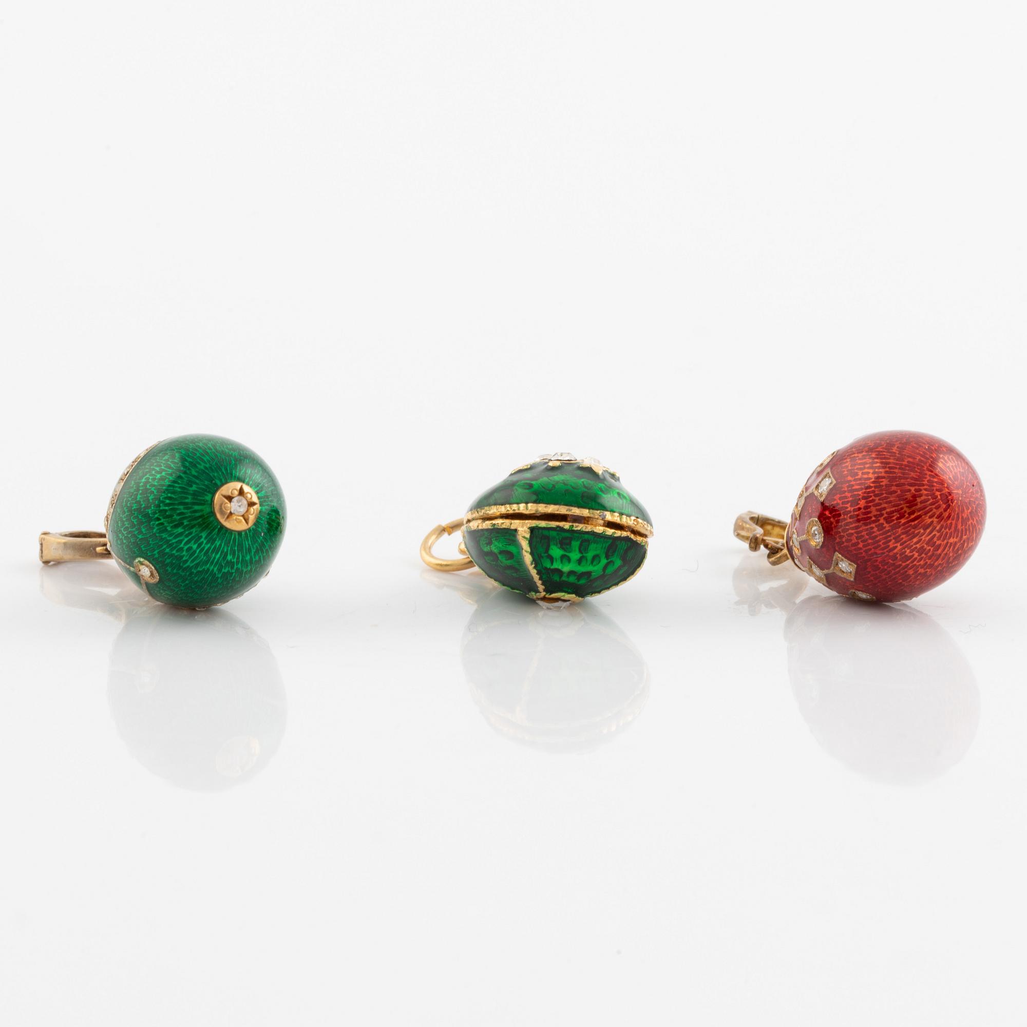 Hängen, 7 st, förgyllt silver, emalj, cubic zirkonia, design Carl Fabergé by A Jewel Veronika, modern tillverkning.