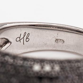 An 18K white gold ring with black diamonds ca. 1.70 ct in total.