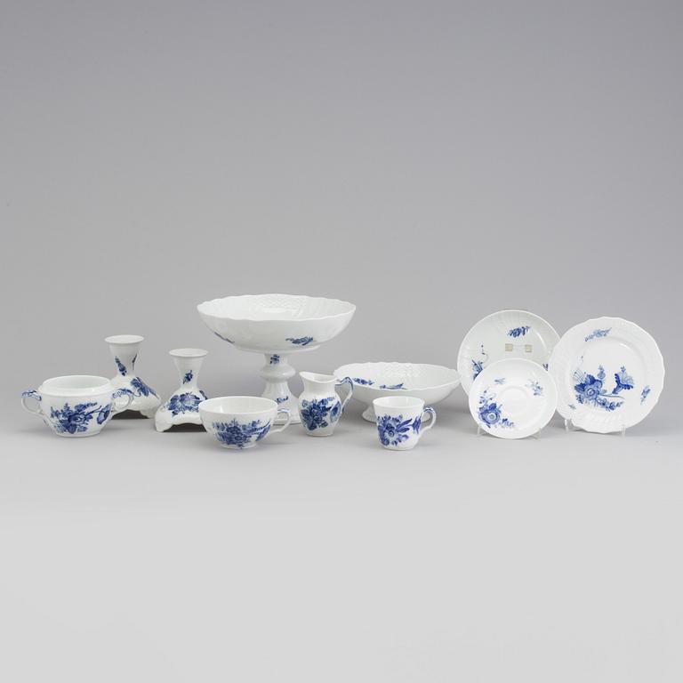 MOCCA/TESERVIS, 23 delar, porslin, "Blå blomst", Kunglig Dansk, 1900-talets andra hälft.